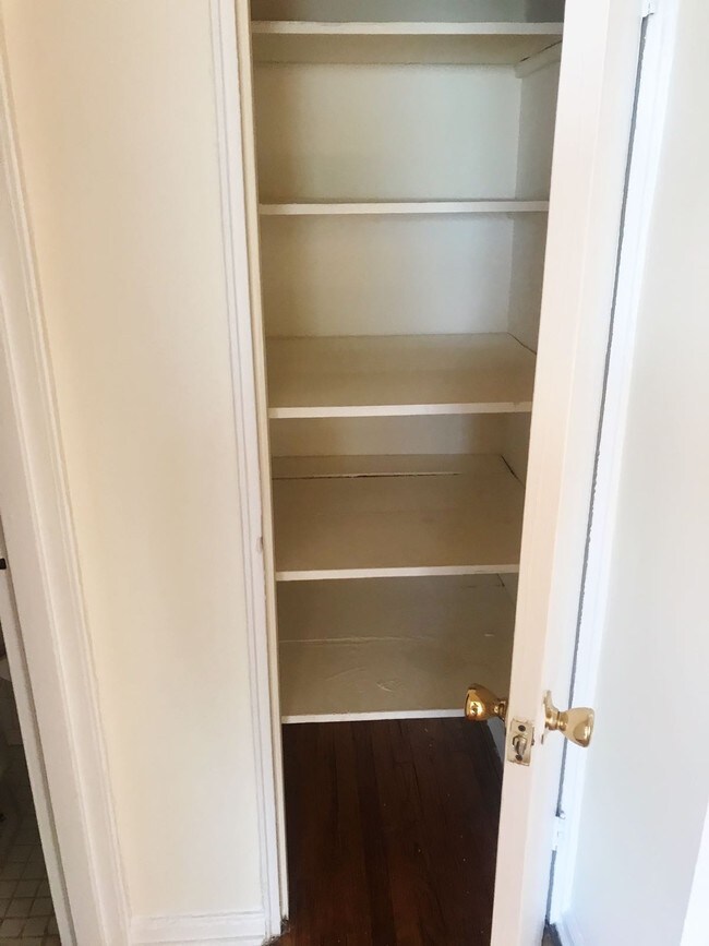 Building Photo - 10-40 Neilson St