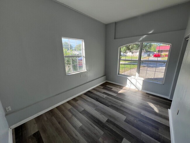 Building Photo - Spacious 3BR/1BA with Huge Yard & Charming...