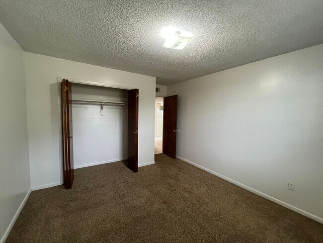 Building Photo - 111 Classic Court