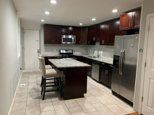 Cocina - 1702 W Lombard St