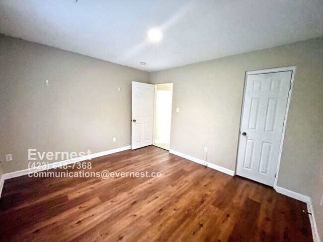 Building Photo - 1-Bedroom, 1-Bathroom Home with Modern App...