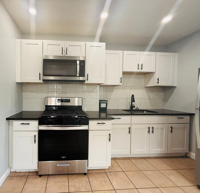 Photo - 183 Windsor St Apartment