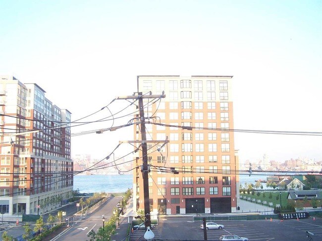 Foto del edificio - 1032 Hudson St
