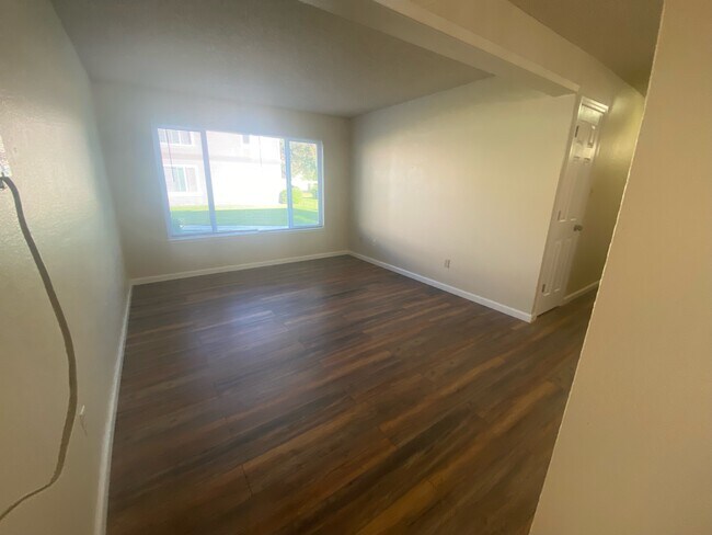 Foto del edificio - 2912 N Tracy Blvd