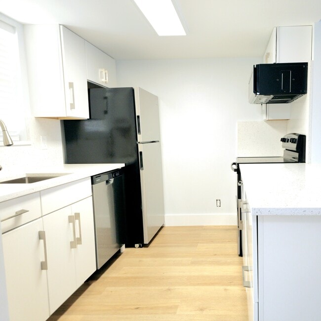 Building Photo - 6315 La Costa Dr