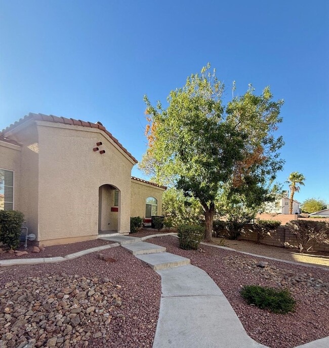 Foto del edificio - TWO BEDROOM TWO FULL BATH CONDO LOCATED IN A GATED COMMUNITY