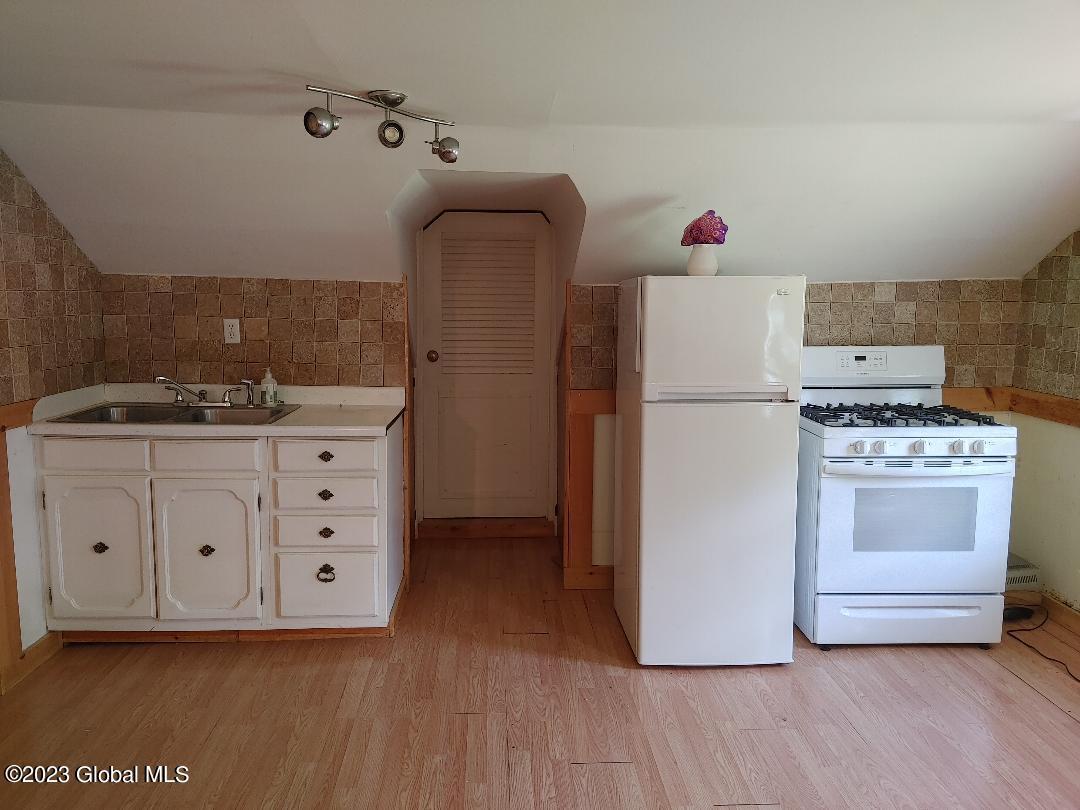 260 Canniff Rd Unit 2 Rt, Cairo, NY 12413 Room for Rent in Cairo, NY