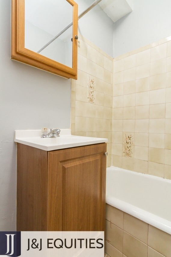 Interior Photo - 4501-4515 N Malden St