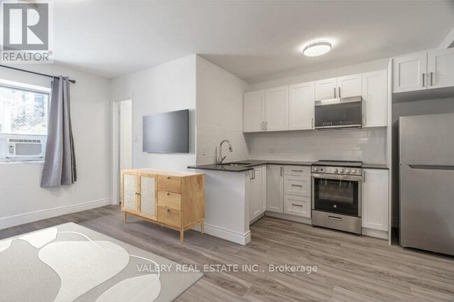 Building Photo - 608 Church St