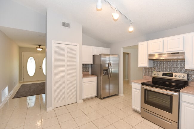 Kitchen - 24 Lake Vista Way