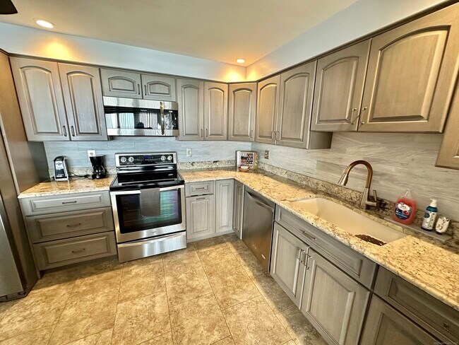 Building Photo - 50 Birdseye St