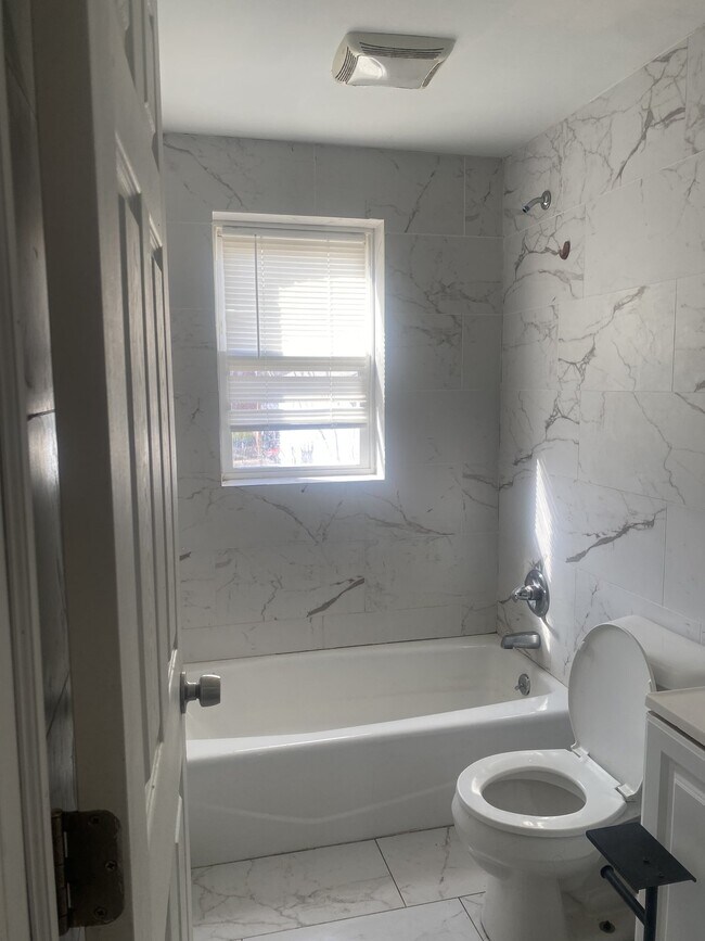Foto del edificio - 27 Oakwood Ln