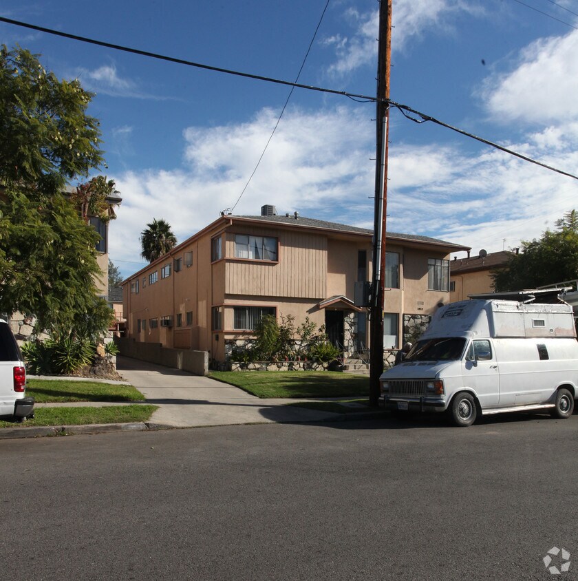 Primary Photo - 1808 N Alexandria Ave