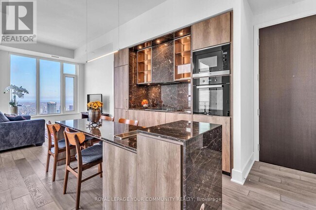 Photo du bâtiment - 11 Yorkville Ave