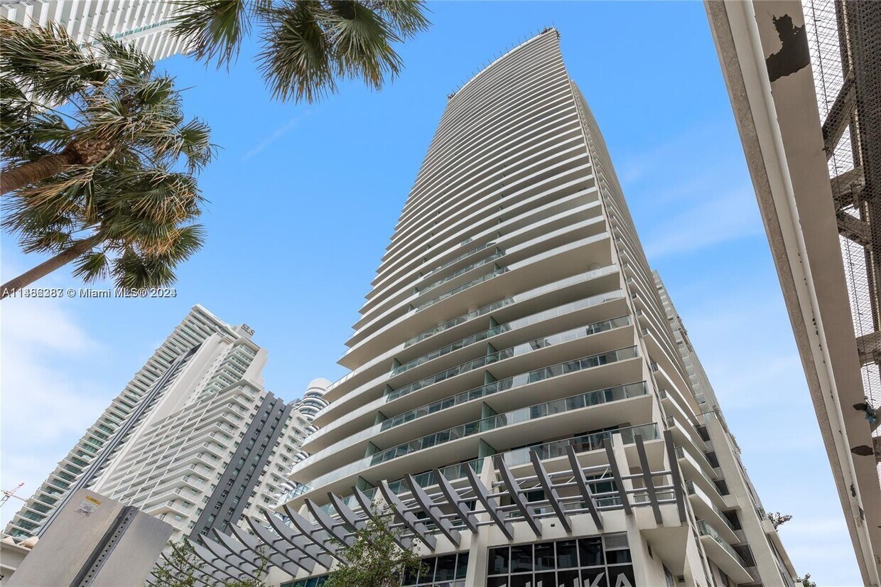Primary Photo - 1100 S Miami Ave