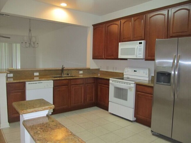 Building Photo - TERRIFIC 3 BDRM TOWNHOUSE FOR RENT IN GATE...