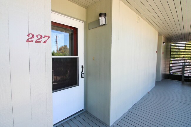Foto del edificio - 227 24th St SE