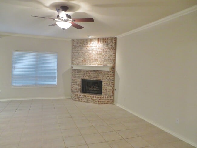 Building Photo - 117 Pecos Ct