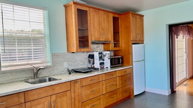 Building Photo - Adorable 1 bedroom 1 bath Apt/In Law Unit ...