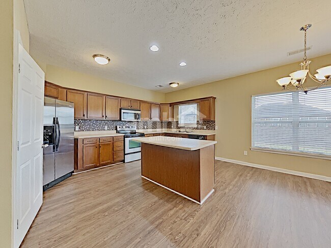 Building Photo - 533 Callie Ave