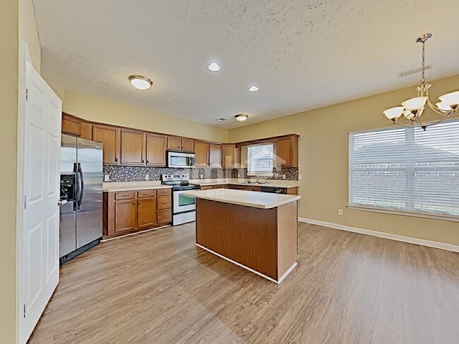 Foto del edificio - 533 Callie Ave