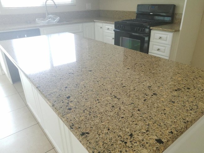 Foto del edificio - 320 Santa Isabel Ave