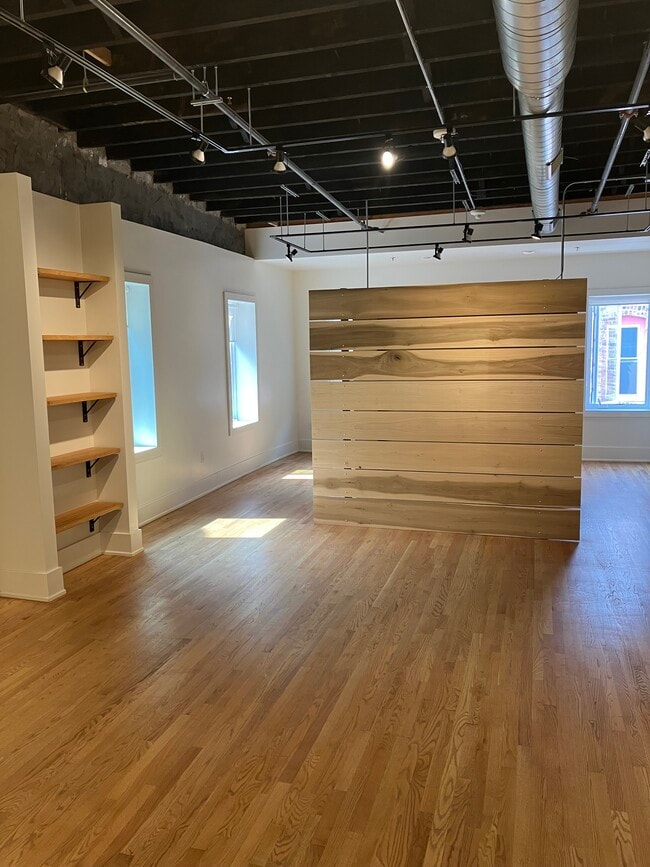 Building Photo - 430 E Locust St