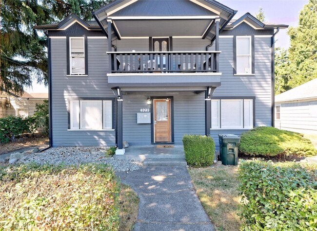 Foto del edificio - 323 1st Ave S