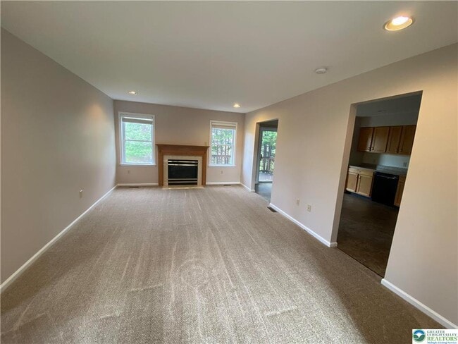 Building Photo - 207 Stephanie Dr