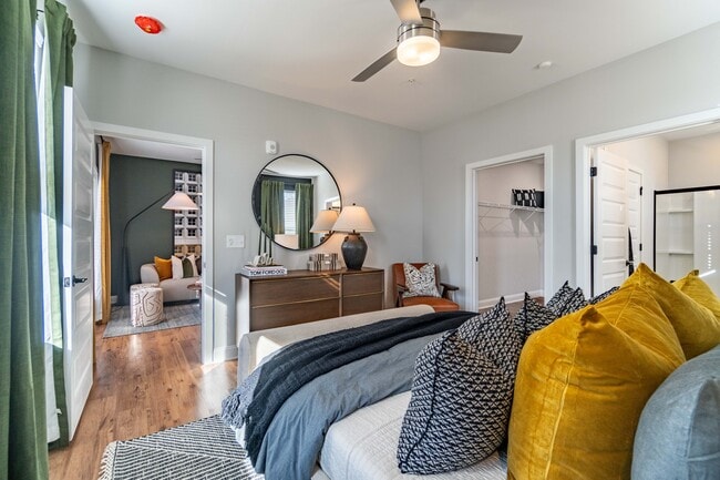 Building Photo - Hawthorne at Whitehall