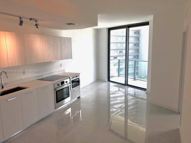 Foto del edificio - 501 NE 31st St