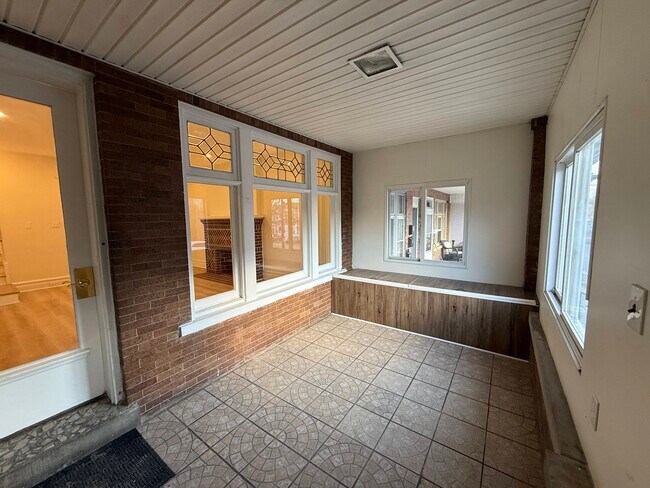 Building Photo - 133 S 15th St