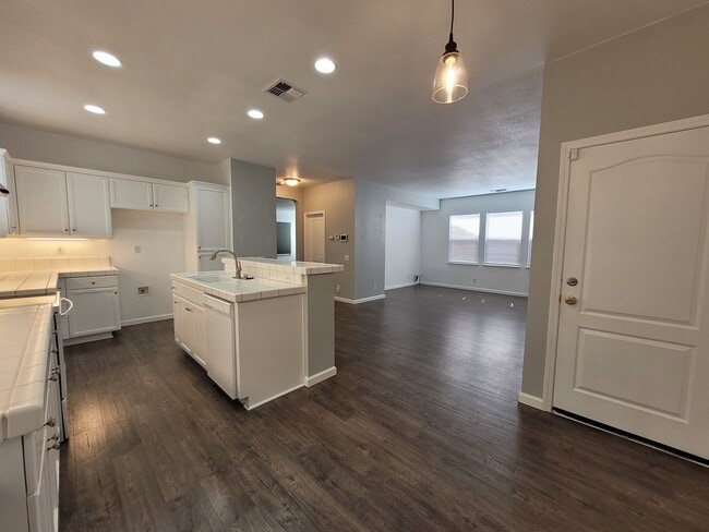 Foto del edificio - 4215 Montara Dr