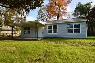 Building Photo - 1924 Roberson Rd