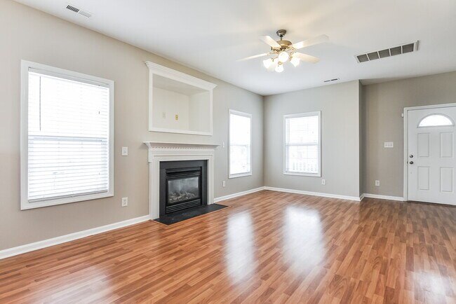 Foto del edificio - 7032 Spanglers Spring Way