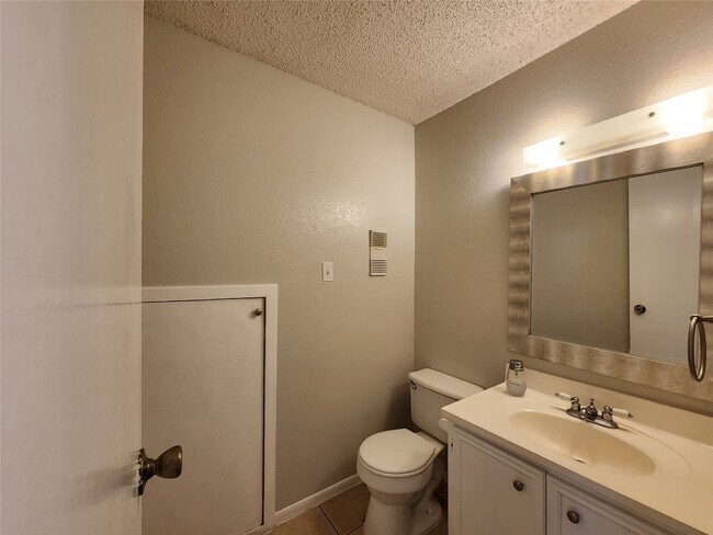 Foto del edificio - 17742 Kings Park Ln