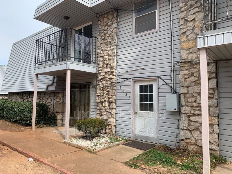 6032 Northwest Expy Unit D, Warr Acres, OK 73132 Condo for Rent in
