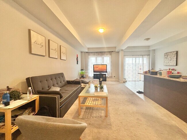 Photo du bâtiment - 3 BED - 2.5 BATH - NIAGARA FALLS -TOWNHOUSE