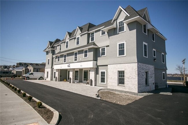 Building Photo - 62 Wave Ave