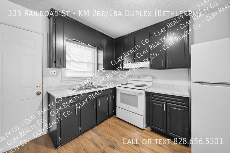 Primary Photo - 335 Railroad St