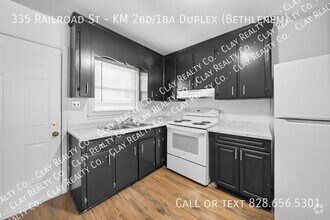 Building Photo - 335 Railroad St