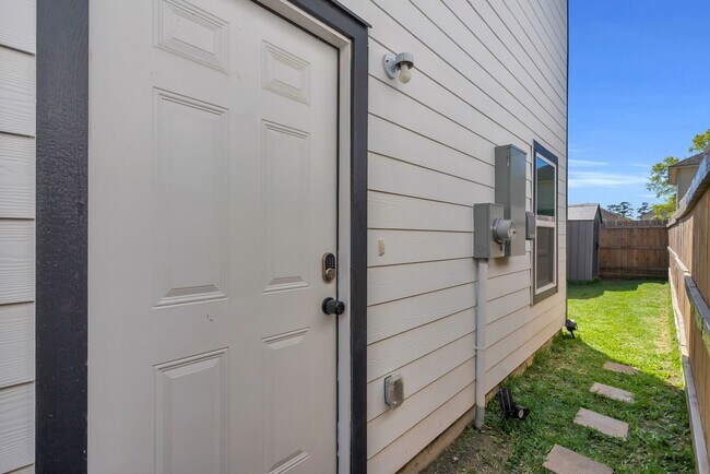 Building Photo - 8124 Sterlingshire St