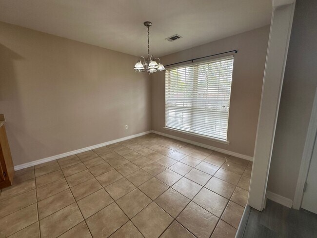 Foto del edificio - Welcome to this charming 3-bedroom, 2-bath...
