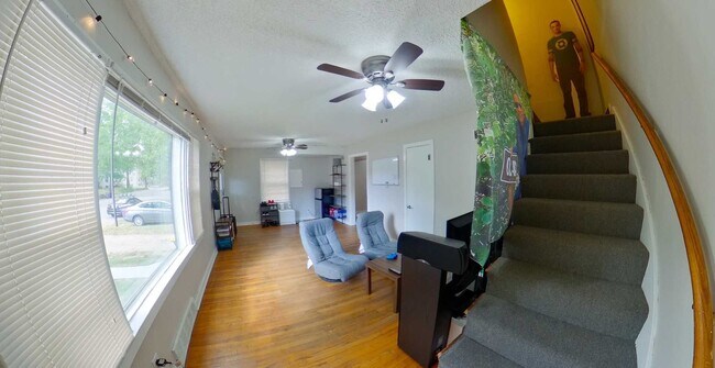 Foto del edificio - 3D Tour Available - Across the Street from...