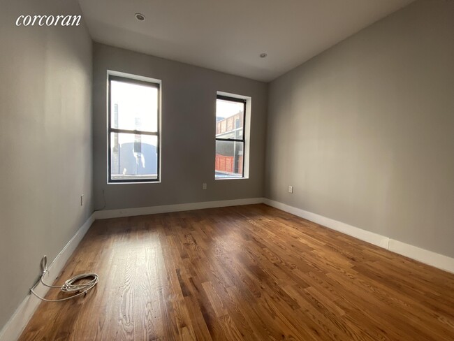 Foto del edificio - 4230 Broadway
