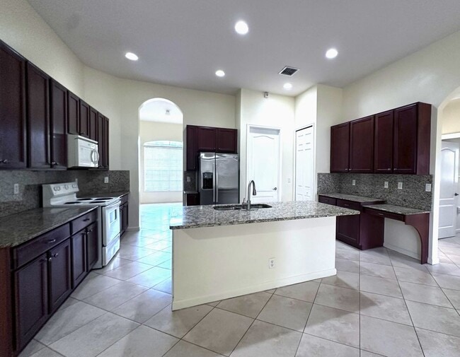 Foto del edificio - 6025 NW Wolverine Rd