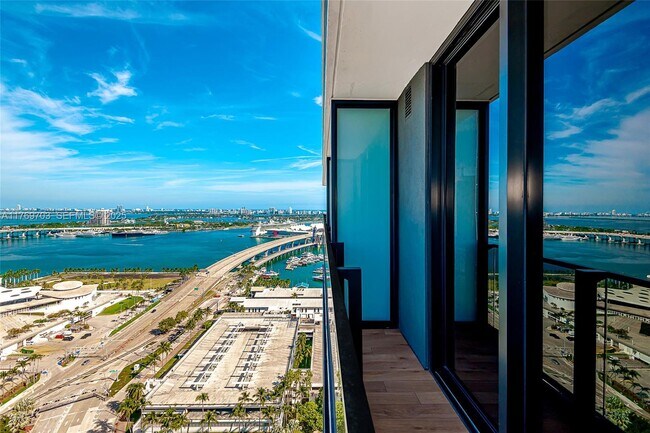 Foto del edificio - 398 NE 5th St