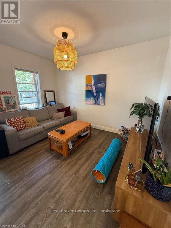 Photo du bâtiment - 96 London St N