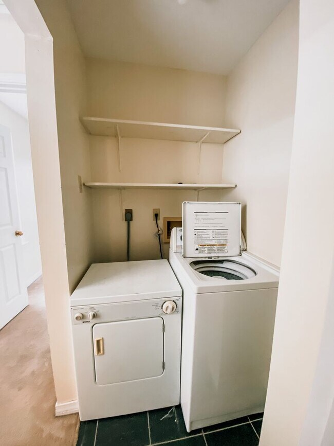 Foto del edificio - Centrally Located Condo!! Near Magazine St...