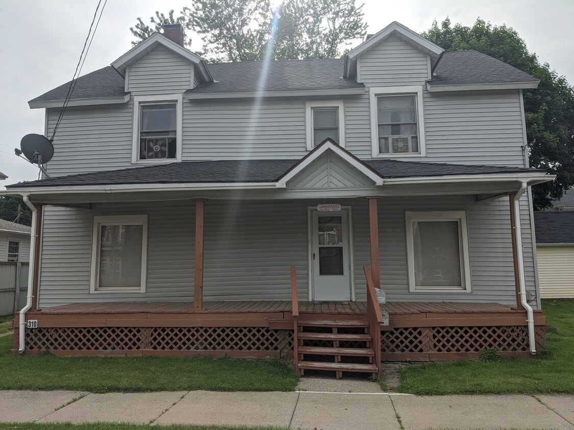 310 Horatio Ave, Charlotte, MI 48813 Townhouse for Rent in Charlotte